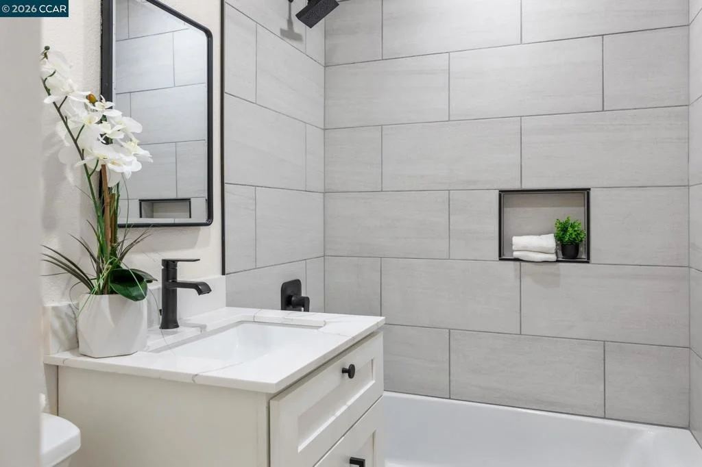 Photo of 2697 Mayfair