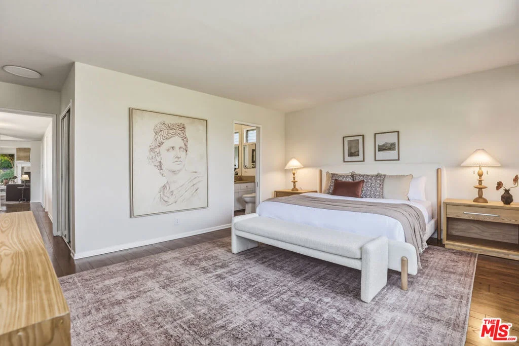Photo of 2525 Ivanhoe Drive