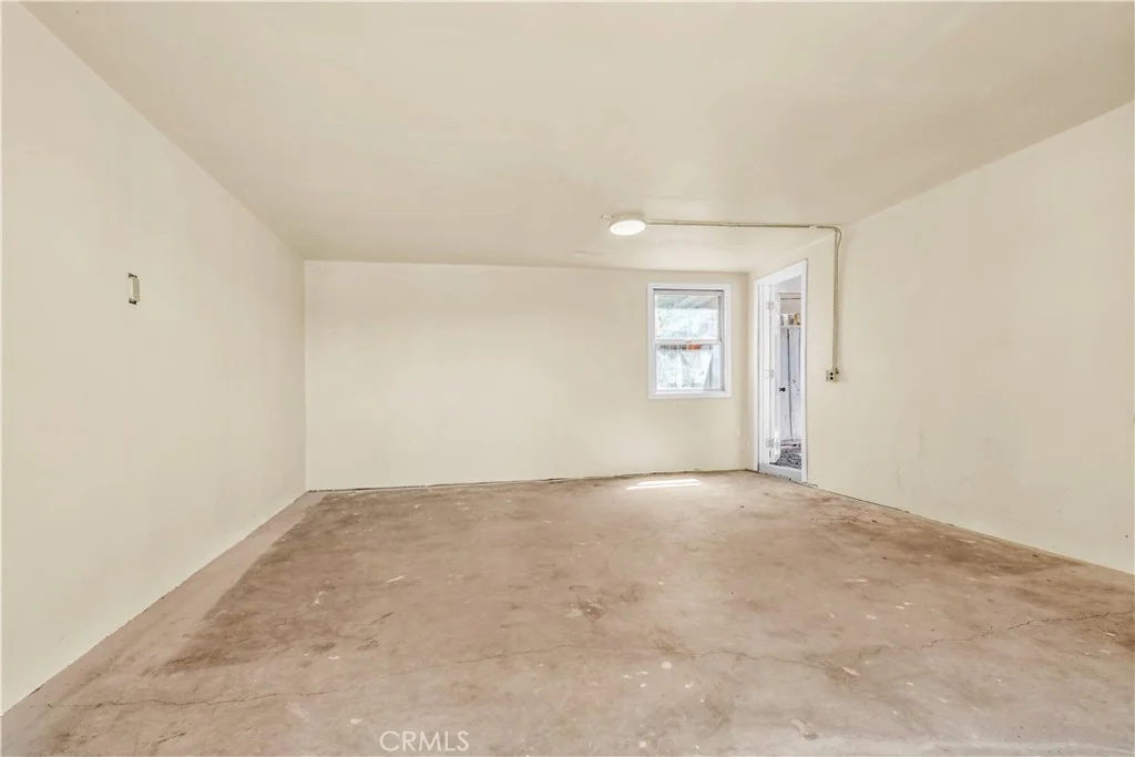 Photo of 15905 Kugelman