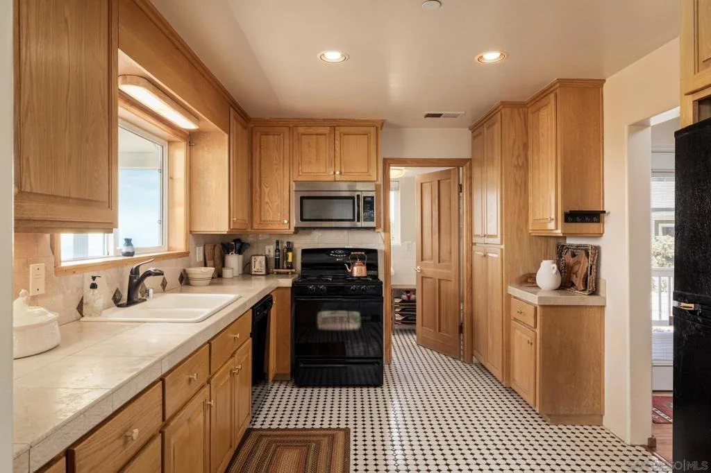 Photo of 15683 N Peak Road