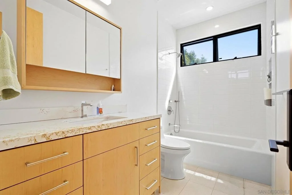 Photo of 7429 Draper Ave