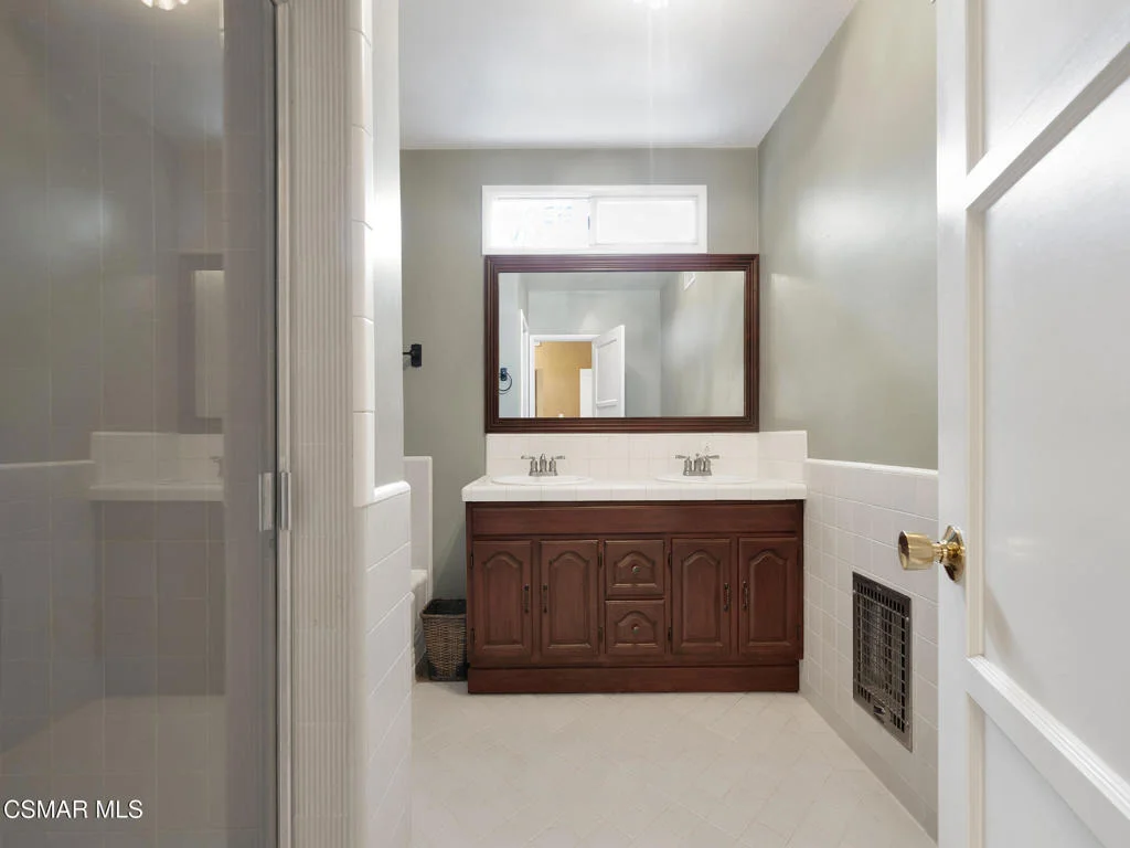 Photo of 1524 W Riverside Drive