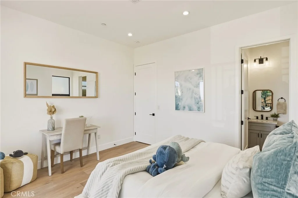 Photo of 2501 Curtis
