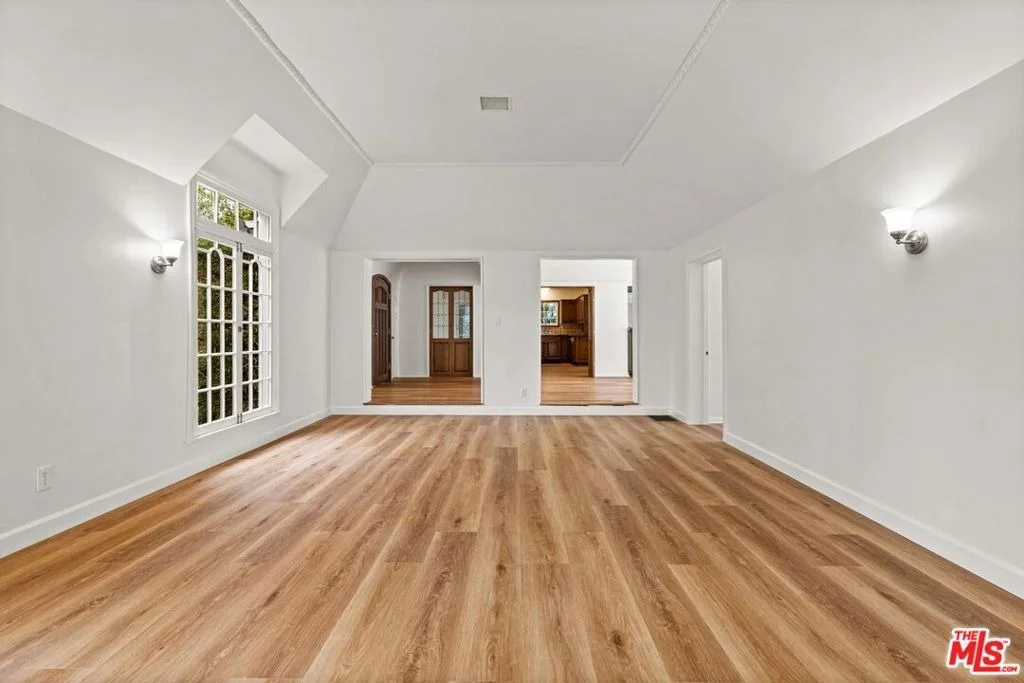 Photo of 512 N Elm Drive