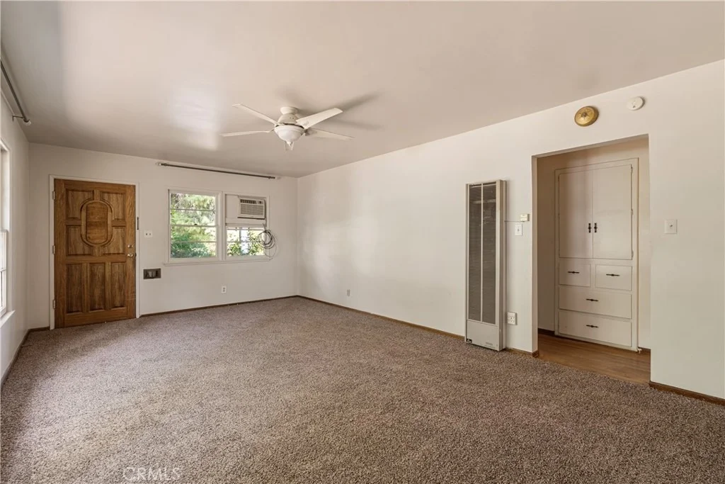 Photo of 1195 N Campus Avenue