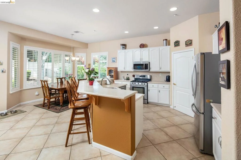 Photo of 485 Coronation Dr