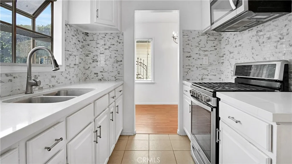 Photo of 9714 Paramount