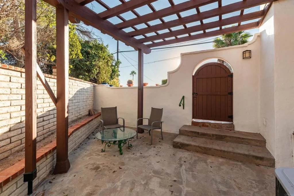 Photo of 2658 Highland Drive