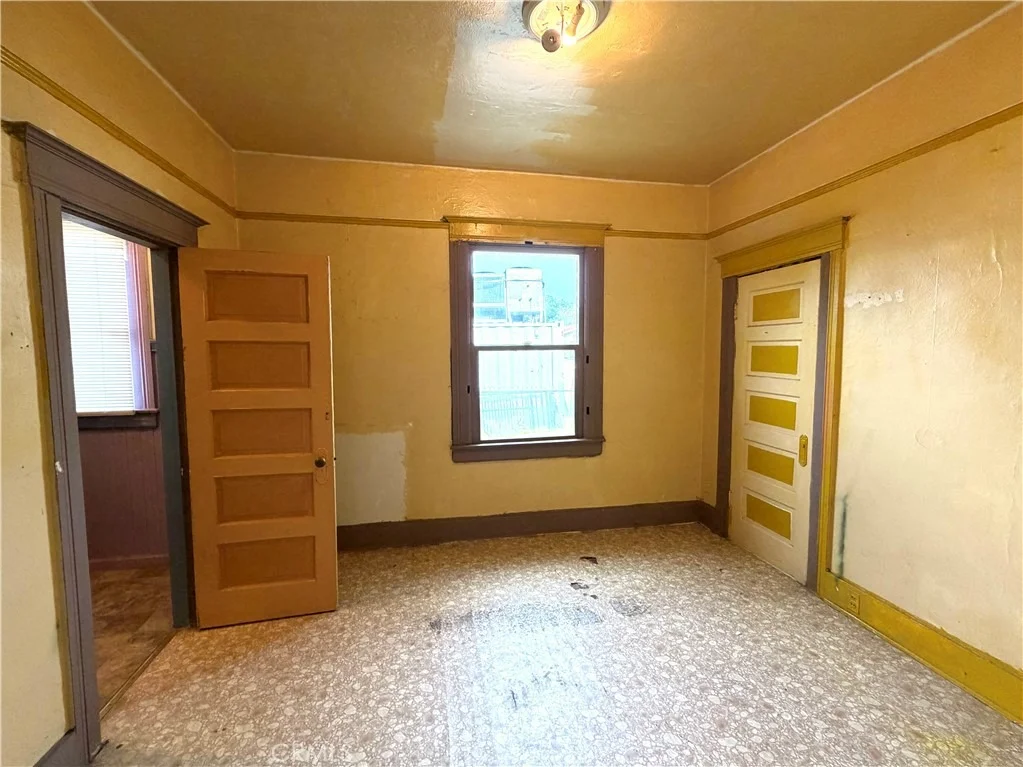 Photo of 230 W 18th