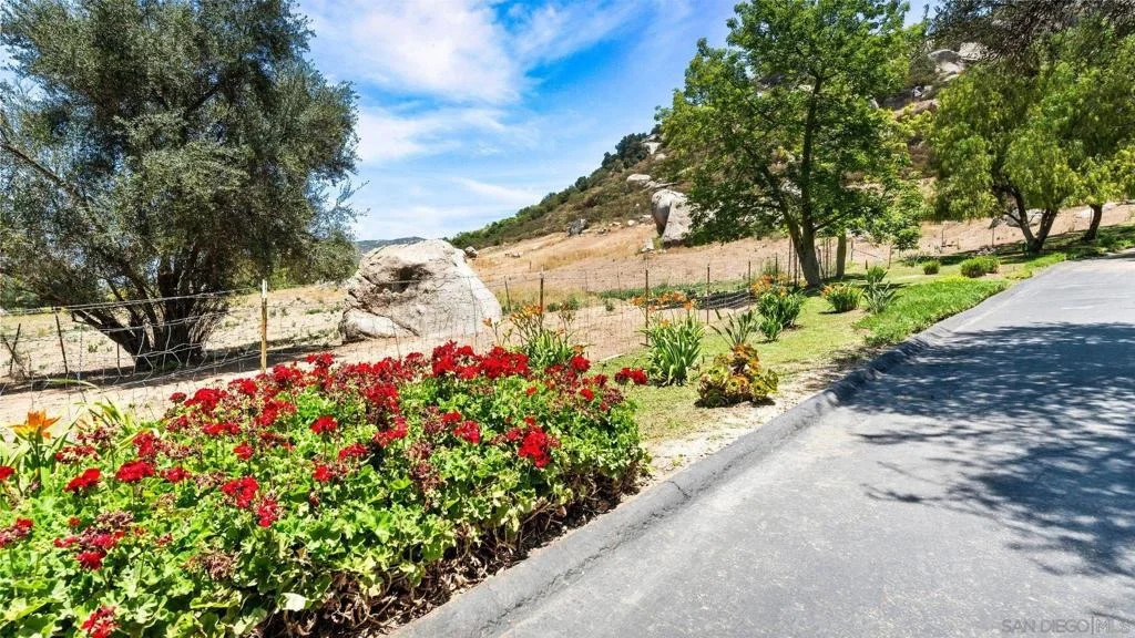 Photo of 1485 Santa Fe Hills
