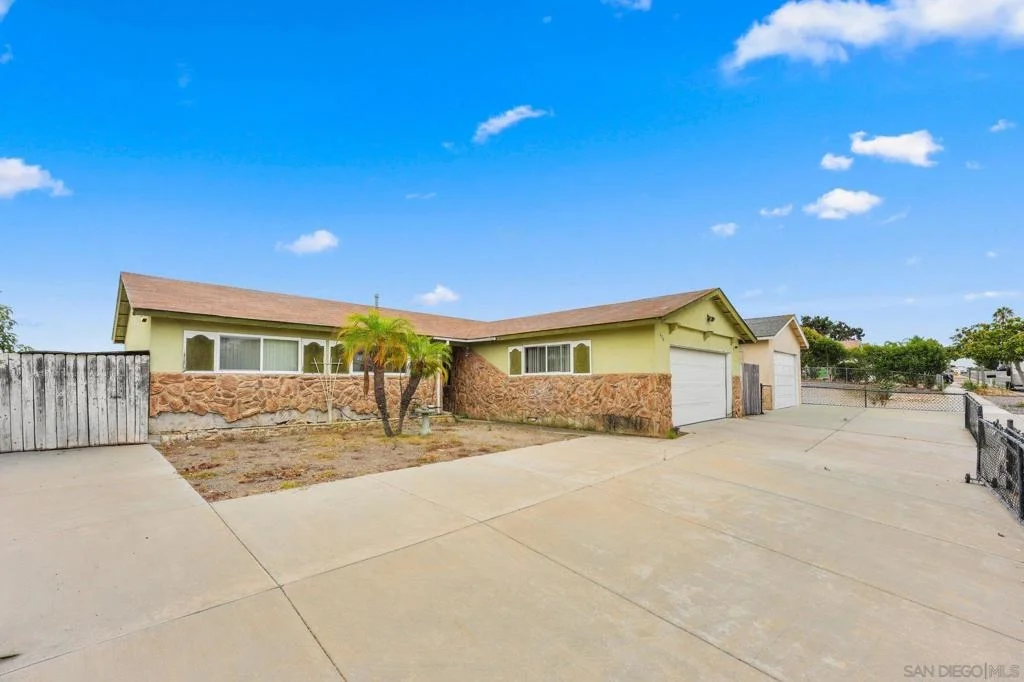 Photo of 656 Flora Dr