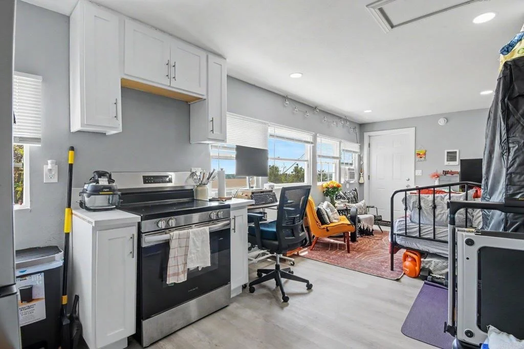 Photo of 2610 Helix St.
