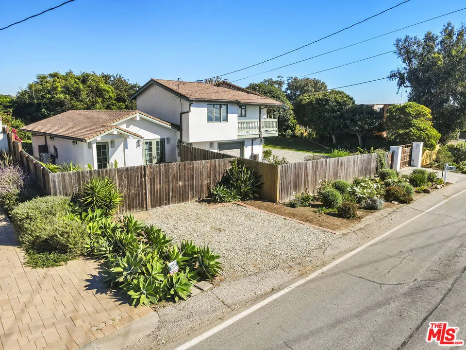 Photo of 6052 Merritt Drive