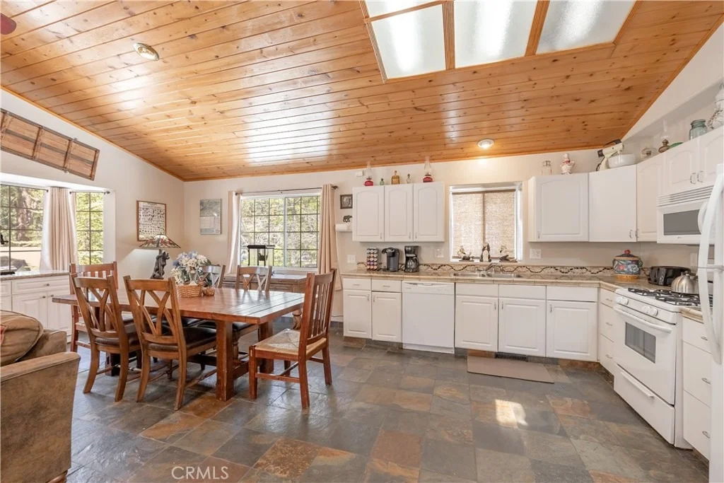 Photo of 42531 Cedar Avenue