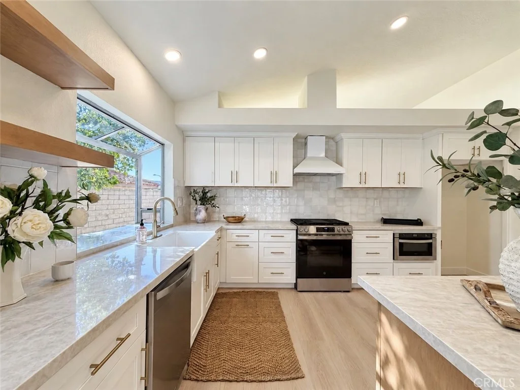 Photo of 35584 Larkspur