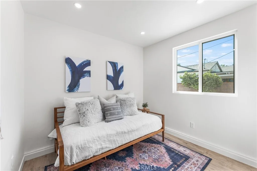 Photo of 8908 8910 Lev Avenue