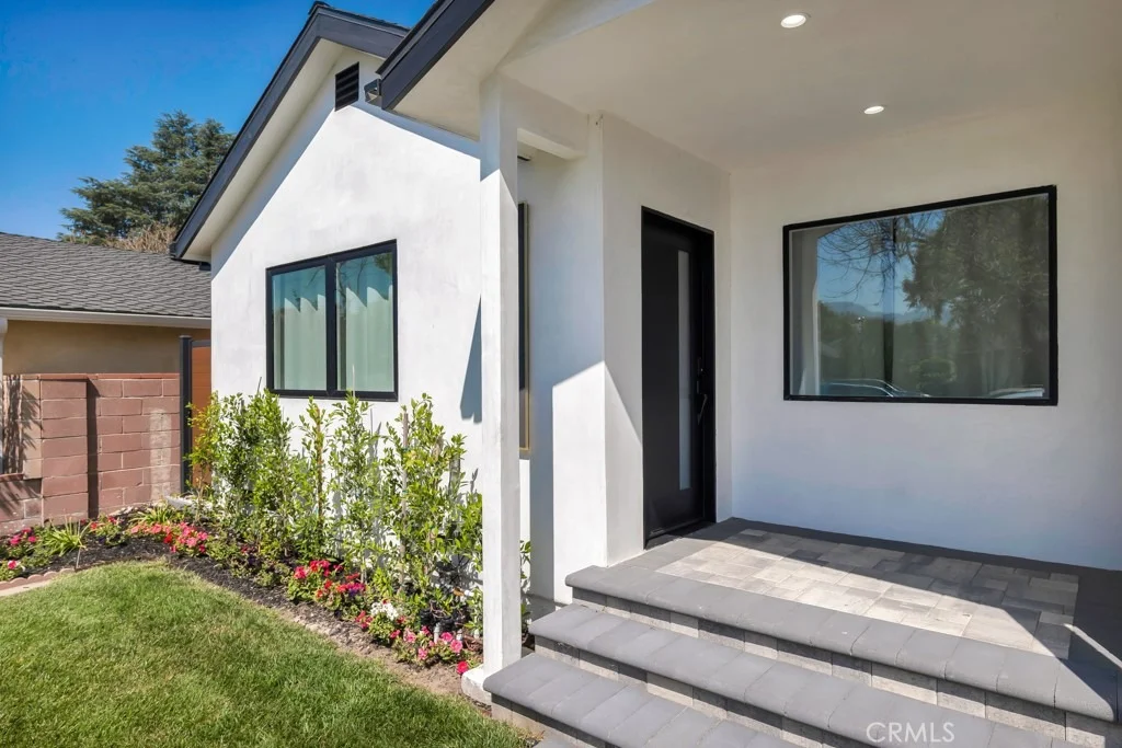 Photo of 2115 W Clark Avenue