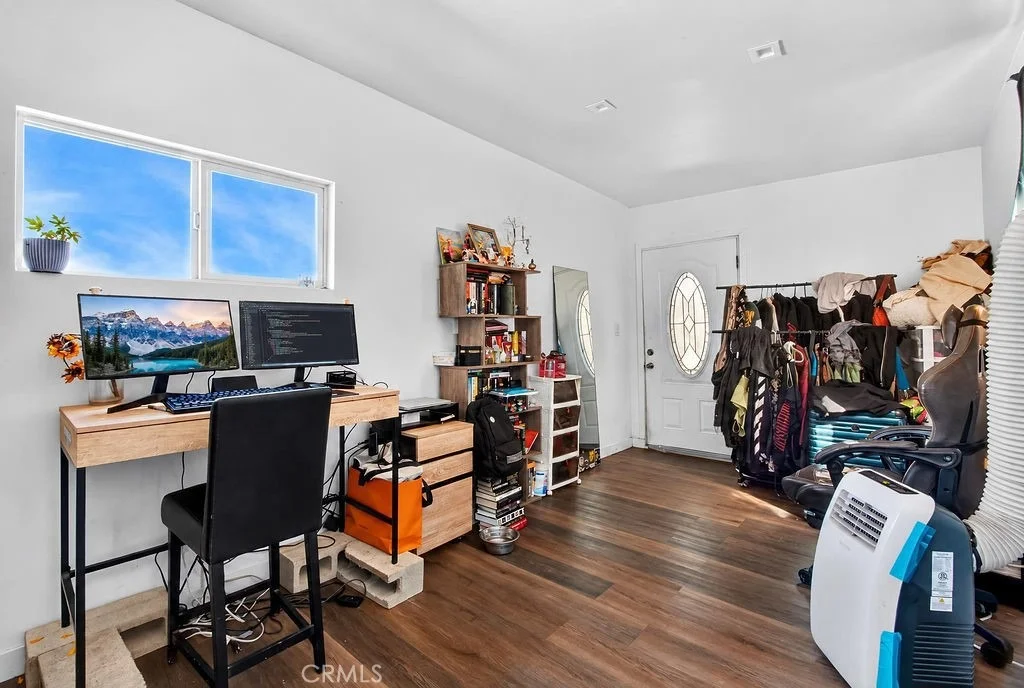 Photo of 1068 Loma Lane