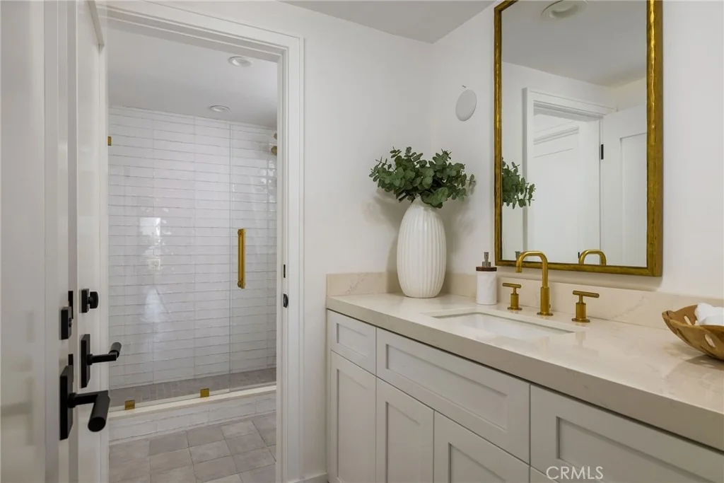 Photo of 2572 Bayshore Drive