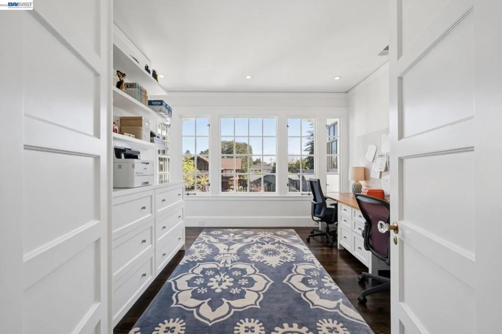 Photo of 1121 BAY STREET
