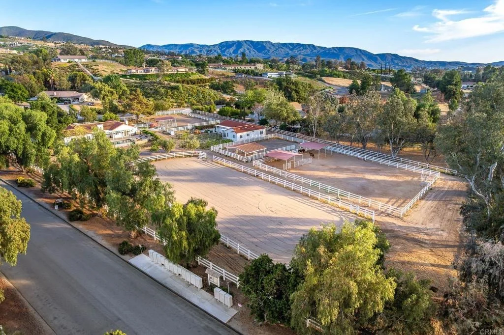 Photo of 37985 Avenida Bravura