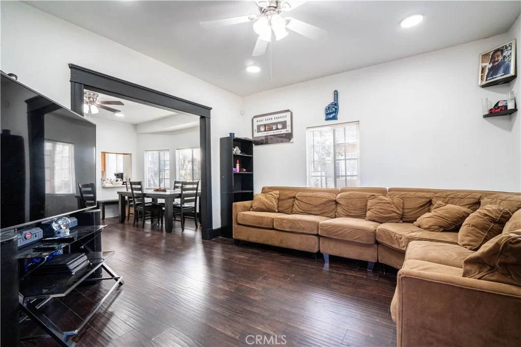 Photo of 730 W 9th