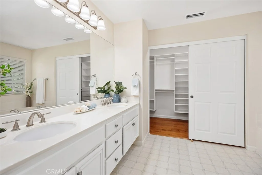 Photo of 50 Linhaven