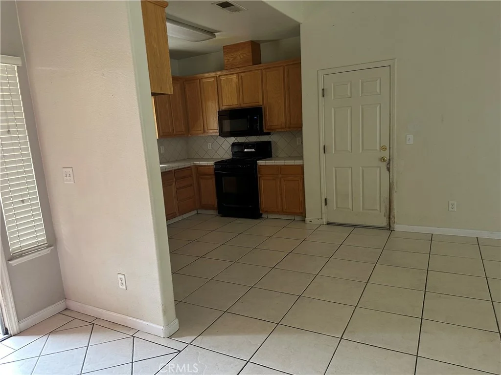 Photo of 692 Gateway