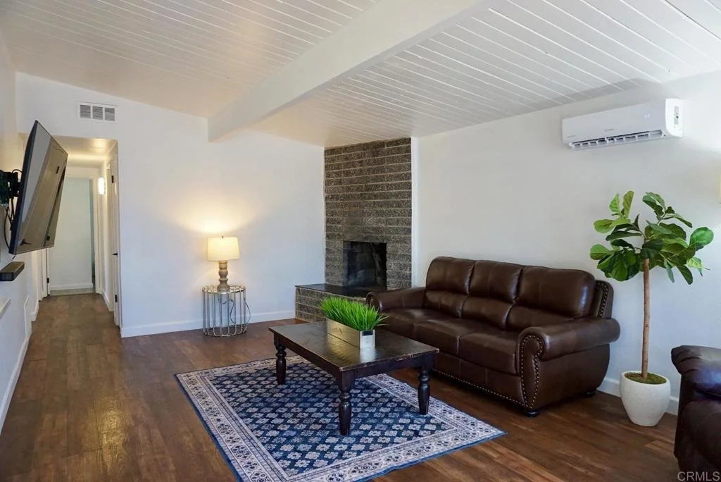 Photo of 704 Galopago St.