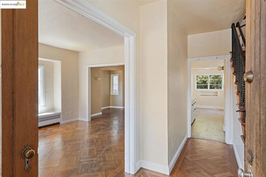 Photo of 2441 Carleton Street