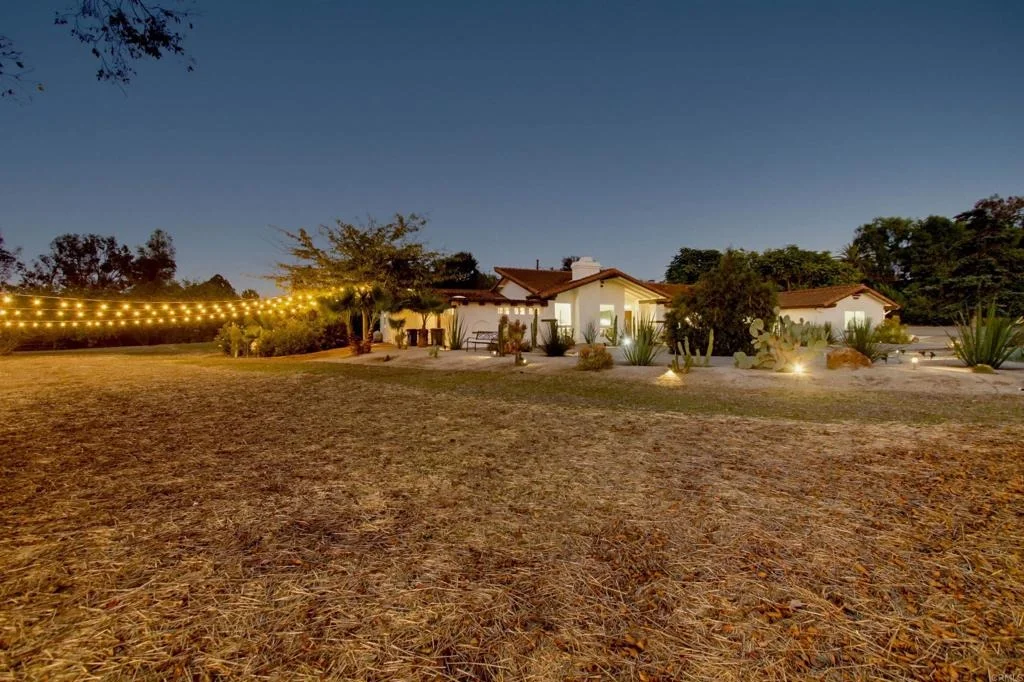 Photo of 4580 El Mirlo
