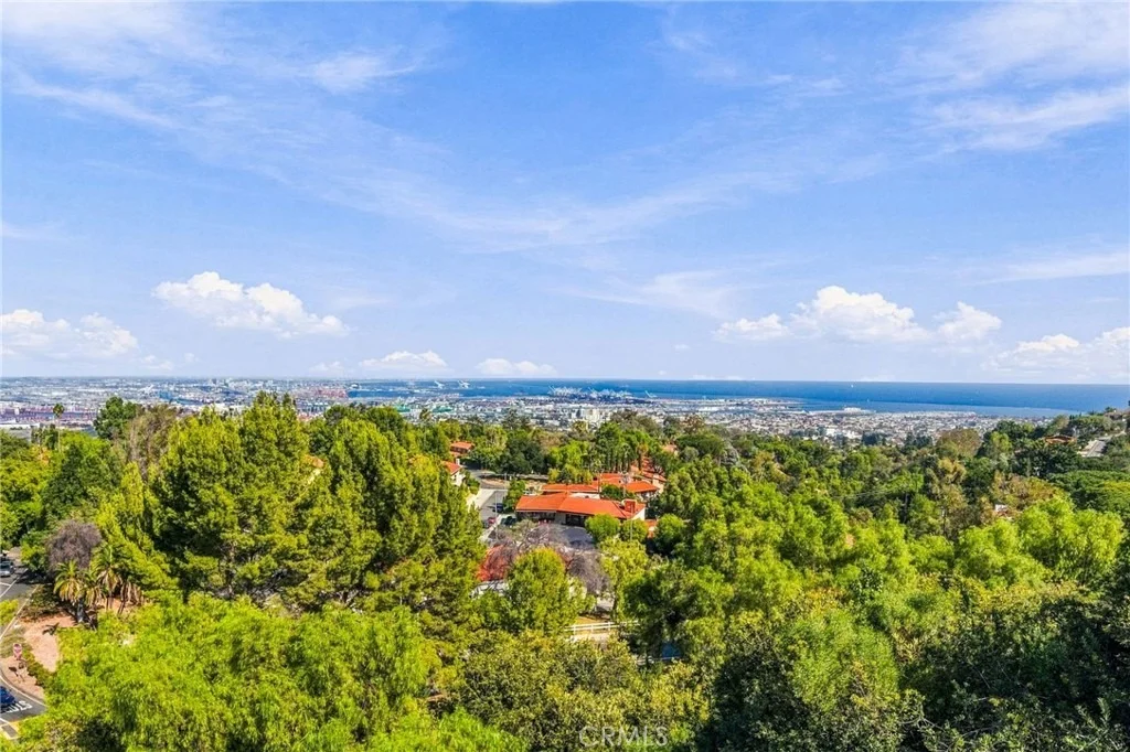 Photo of 2886 Crownview
