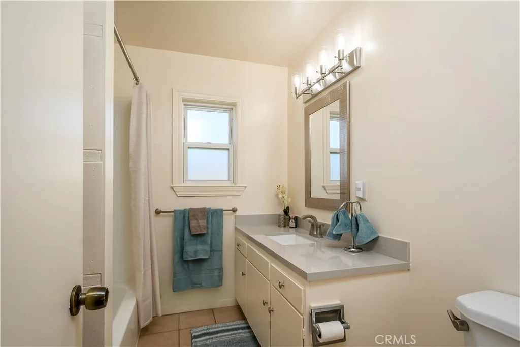 Photo of 752 Agajanian