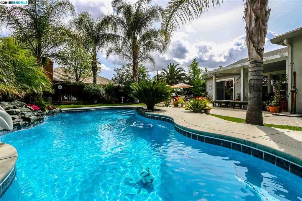 Photo of 1445 PINEGROVE WAY