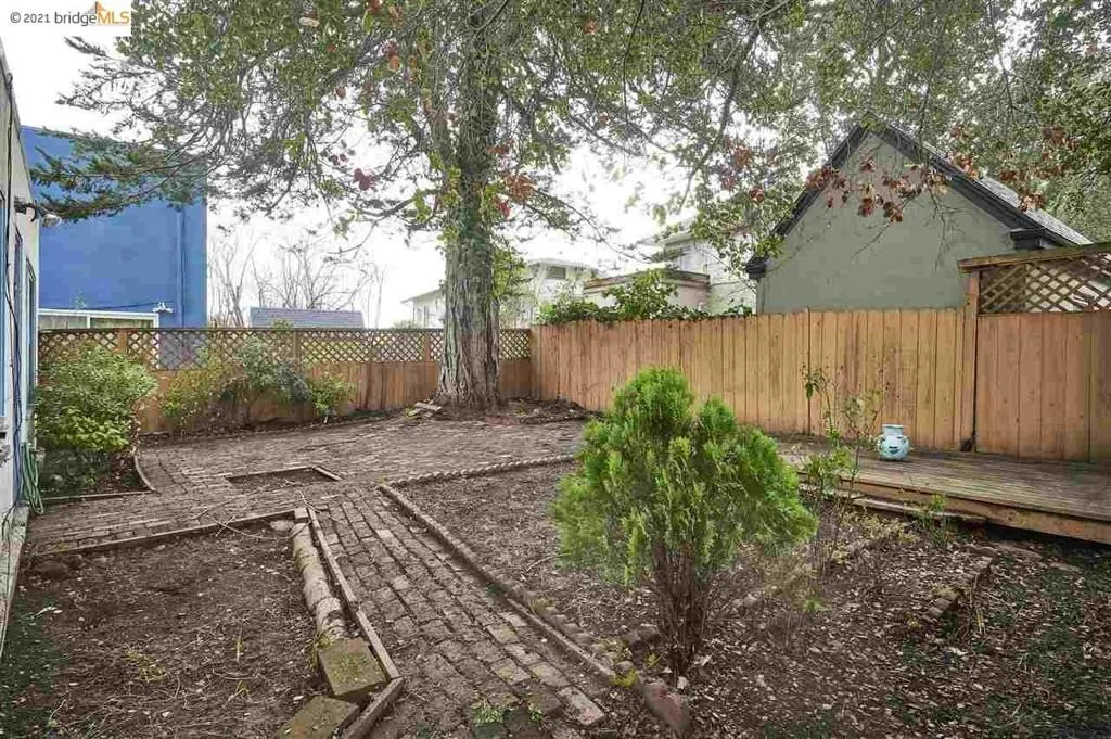 Photo of 877 Alma Pl