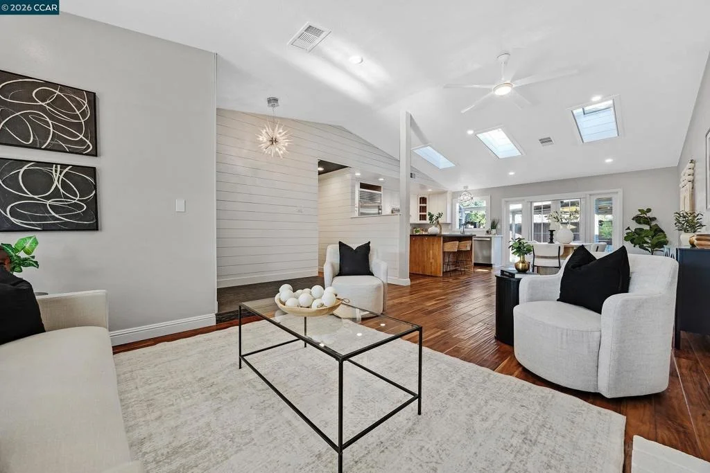 Photo of 335 Lakeside Ct