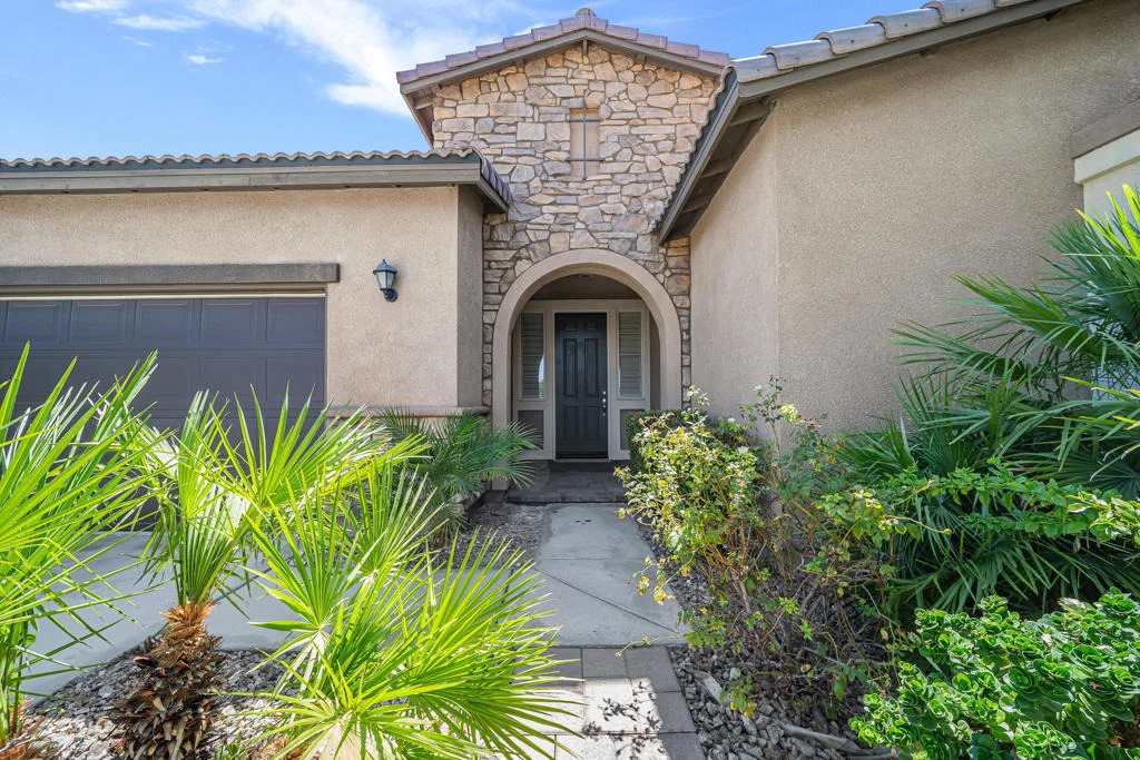 Photo of 42210 Summit Way
