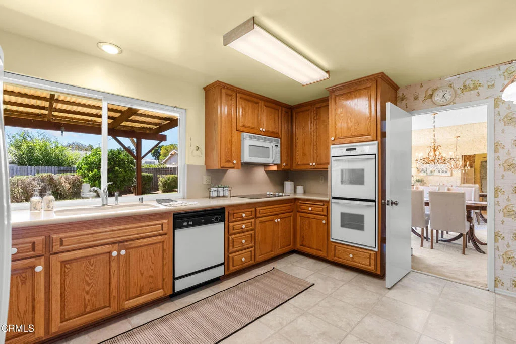 Photo of 207 Gorrion Avenue