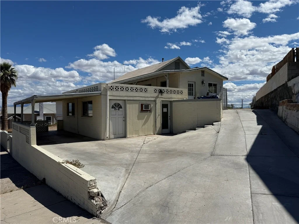 Photo of 323 E