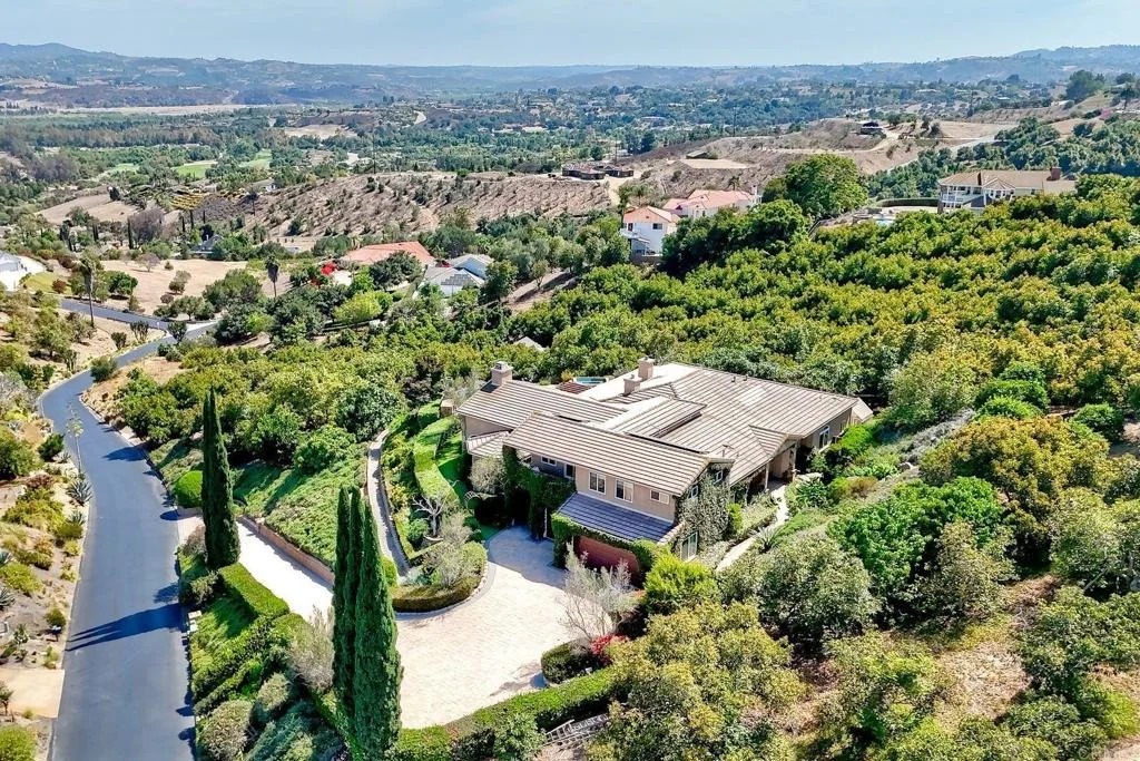 Photo of 2484 Dos Lomas