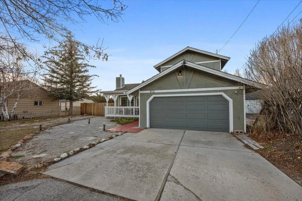 Photo of 913 Mount Doble Drive