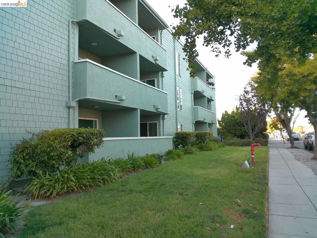 Photo of Unit 304 at 325 Kitty Hawk Rd