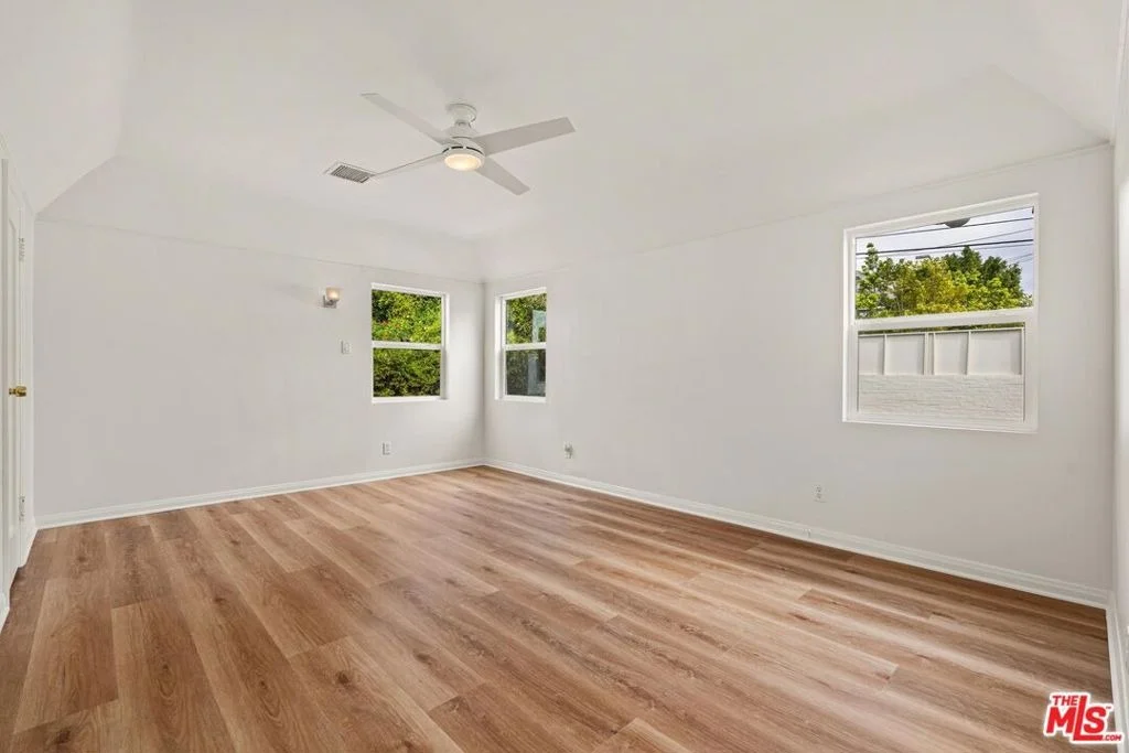 Photo of 512 N Elm Drive