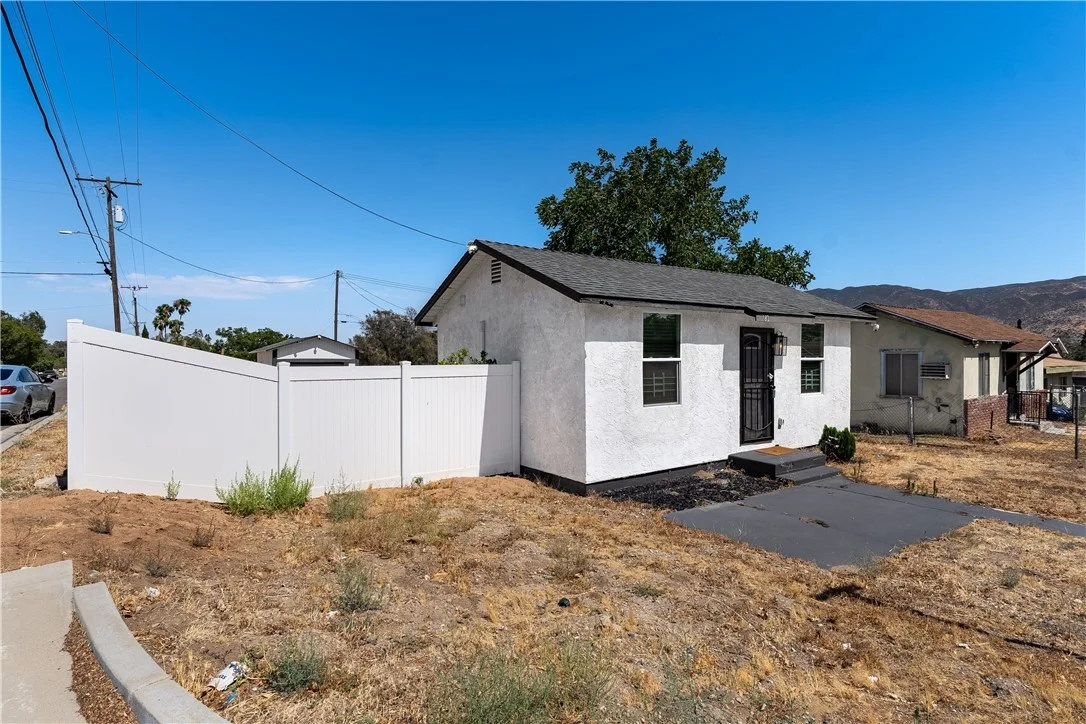 Photo of 582 N Almond