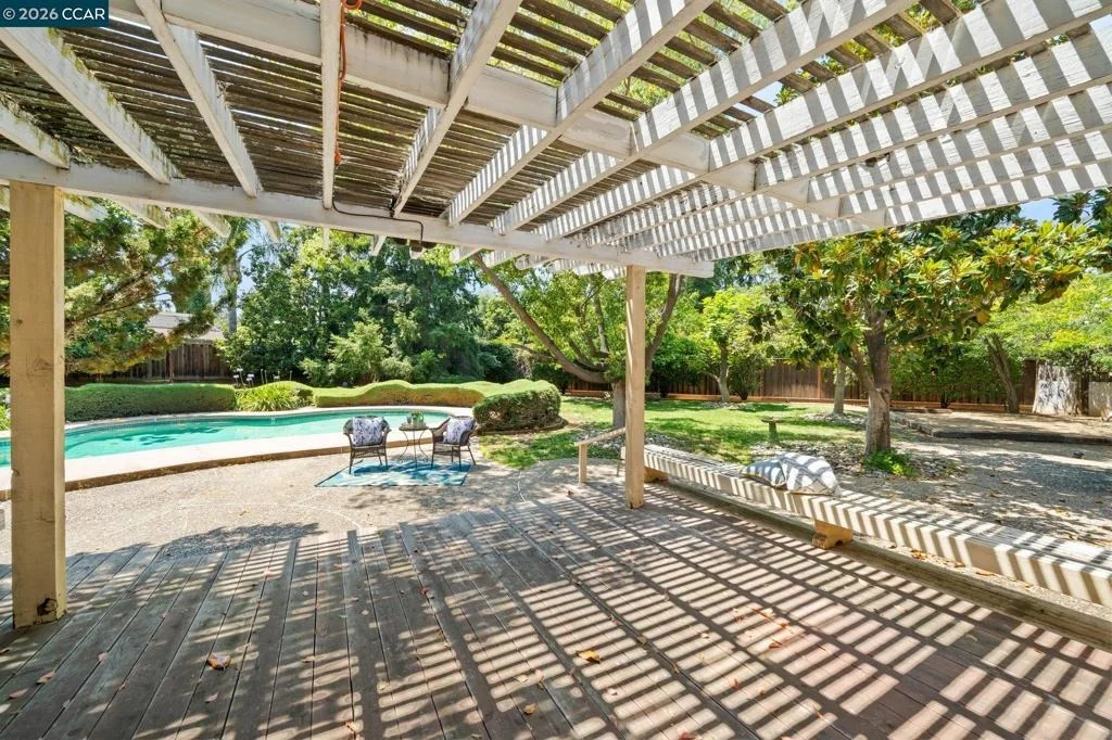 Photo of 721 Black Point Pl