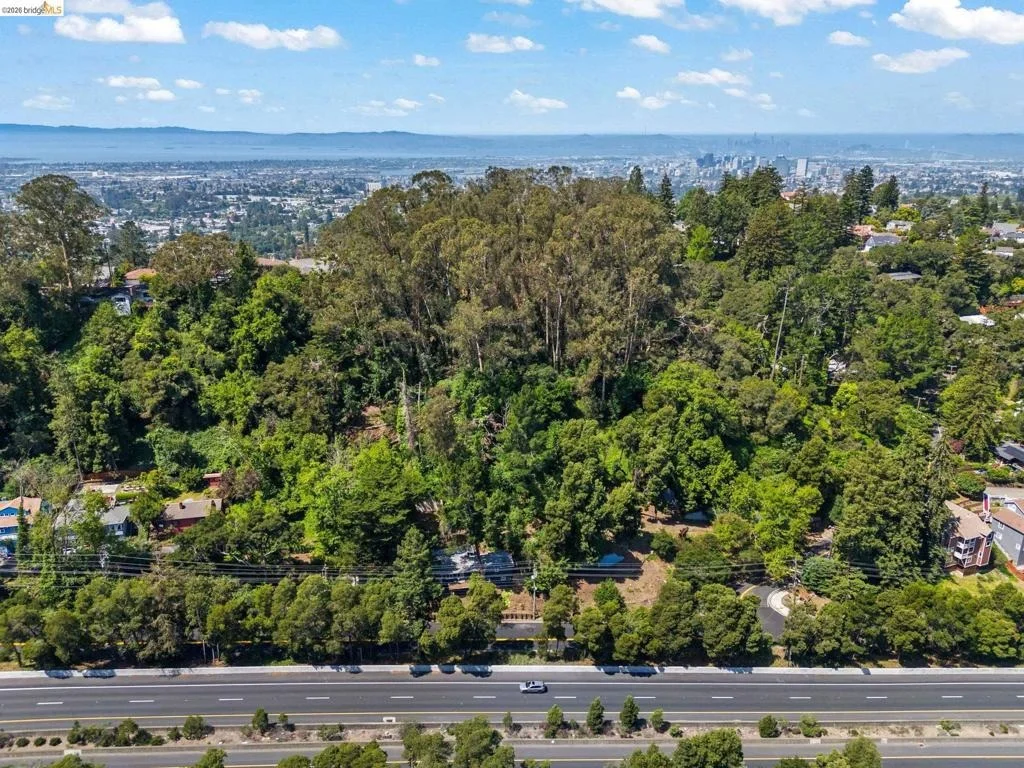 Photo of 2647 Monterey Blvd