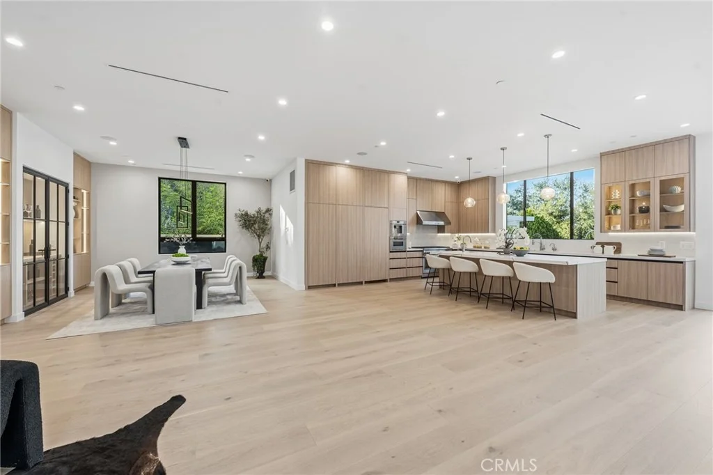 Photo of 4331 Alonzo