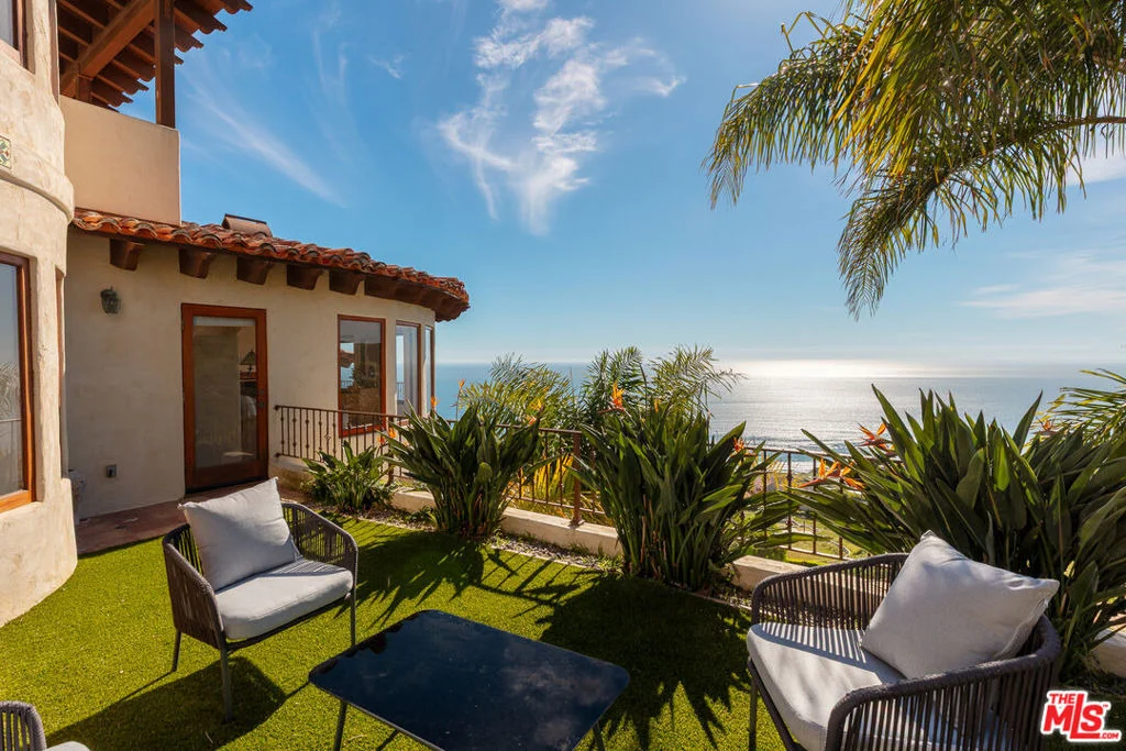 Photo of 4240 Avenida De La Encinal
