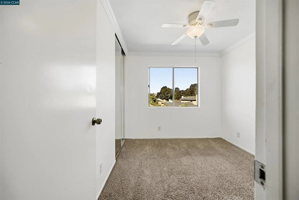 Photo of 120 Serpentine Ct