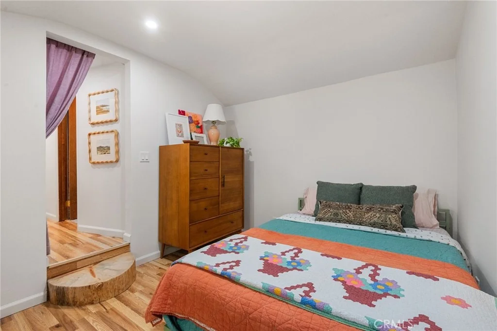 Photo of 925 W Rainbow Boulevard